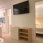 Sara Riviera Costa Plana *